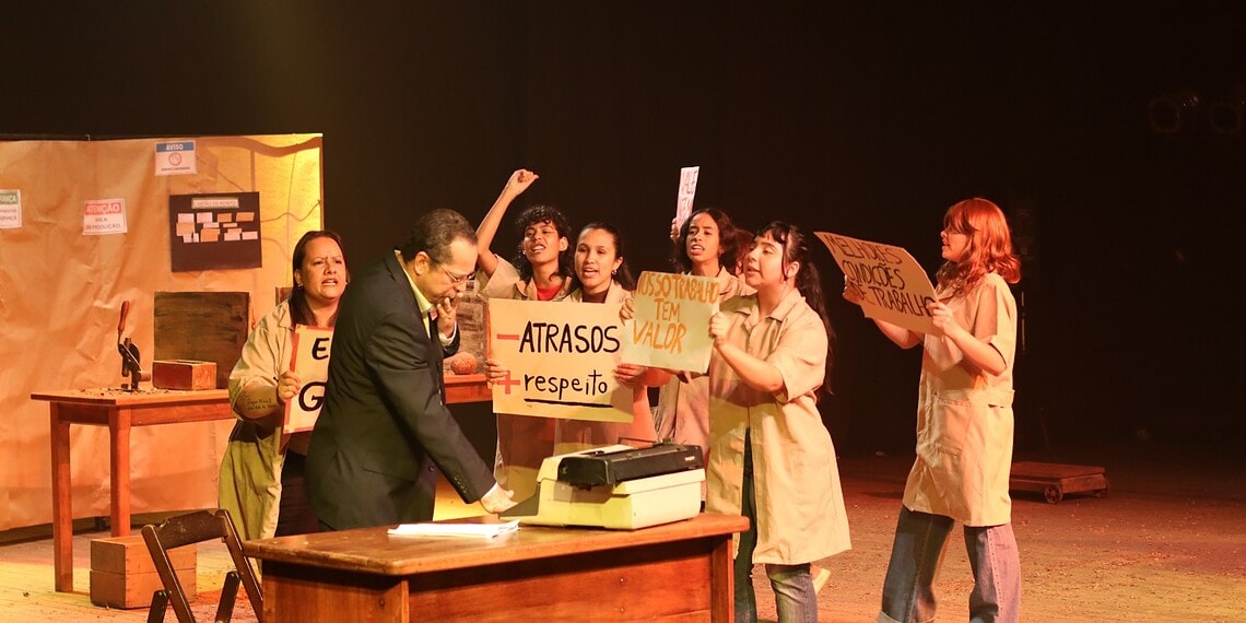 Alunos da Usina de Artes transformam imersão no Rio Acre em espetáculo teatral gratuito 1 Espetáculo Vozes das castanhas-2025- Registro: Felipe Caceres
