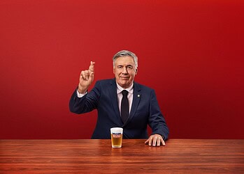 ”Tá Liberado Acreditar”: Brahma convoca Carlo Ancelotti para reacender a esperança do torcedor brasileiro pelo Hexa