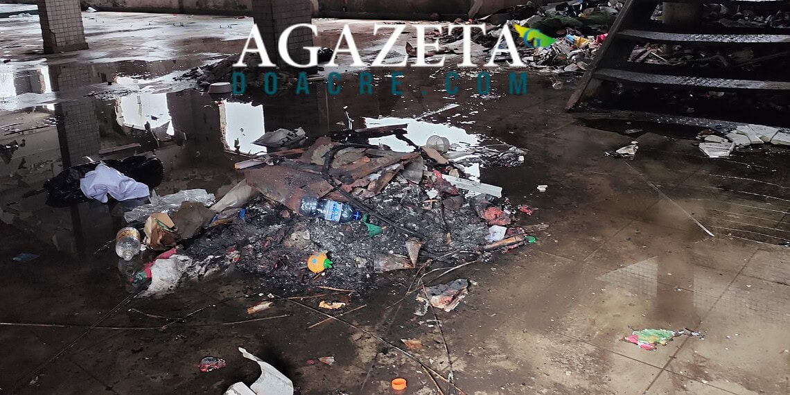 Incêndio em prédio abandonado em frente à Praça da Revolução mobiliza bombeiros 1 Incêndio em prédio abandonado em frente à Praça da Revolução mobiliza bombeiros