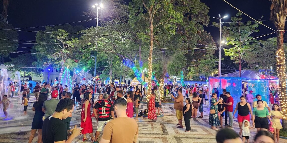 Inauguração da decoração natalina leva multidão à Praça da Revolução; veja fotos 1 Foto: Juan Diaz