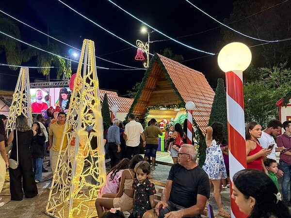 Cantata de Natal marca o acender das luzes no Palácio Rio Branco; veja fotos 4 Cantata de Natal marca o acender das luzes no Palácio Rio Branco; veja fotos