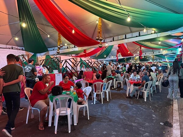 Cantata de Natal marca o acender das luzes no Palácio Rio Branco; veja fotos 6 Cantata de Natal marca o acender das luzes no Palácio Rio Branco; veja fotos