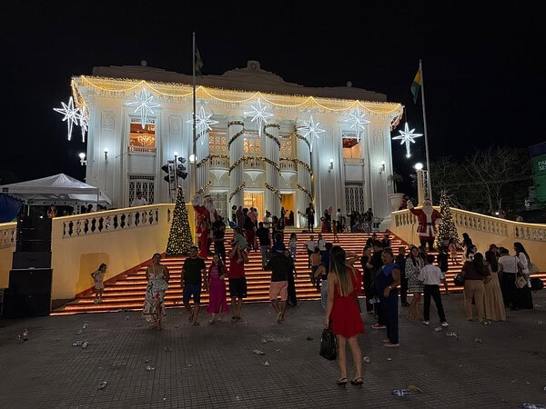 Cantata de Natal marca o acender das luzes no Palácio Rio Branco; veja fotos 1 Cantata de Natal marca o acender das luzes no Palácio Rio Branco; veja fotos