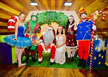 Natal da Família tem domingo de música e bandas militares no centro de Rio Branco 2 Papai Noel e Mamãe Noel estarão presentes até o dia 30 de dezembro, na casinha montada em frente ao Palácio Rio Branco. Foto: Ingrid Kelly/Secom