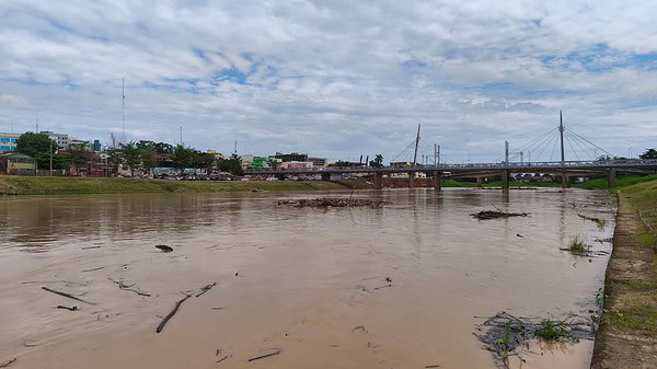 Rio Acre chega a 9,68 metros e fica a poucos centímetros da cota de atenção