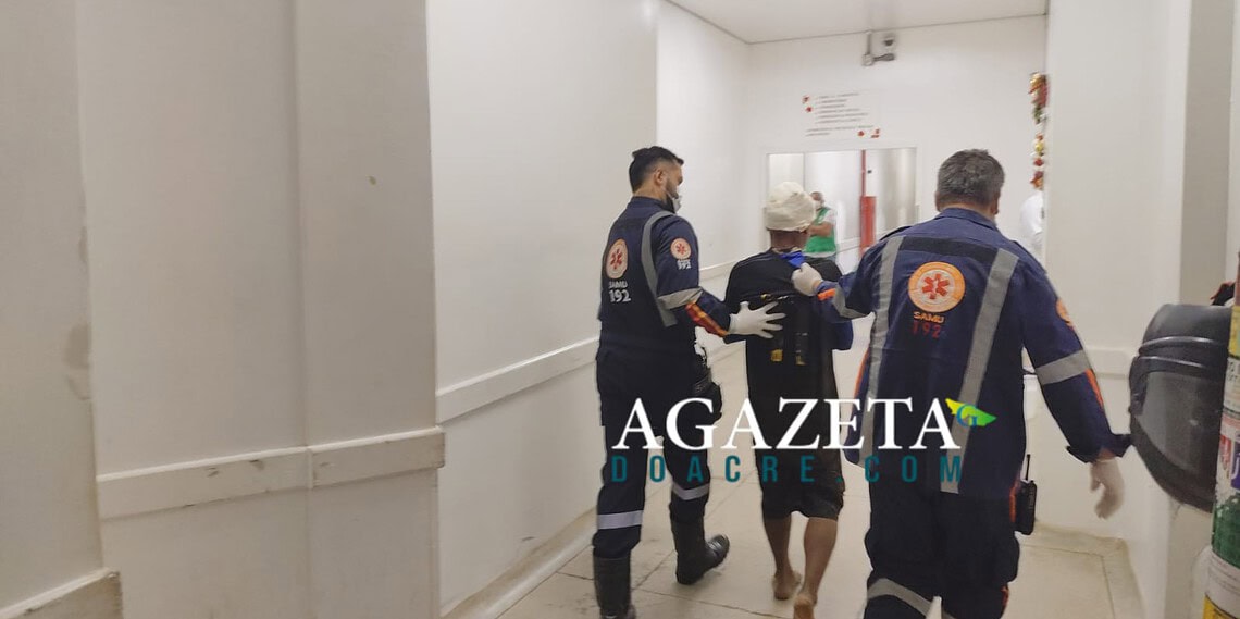 Homem é agredido com barra de ferro durante discussão no bairro 6 de Agosto 1 Homem é agredido com barra de ferro durante discussão no bairro 6 de Agosto