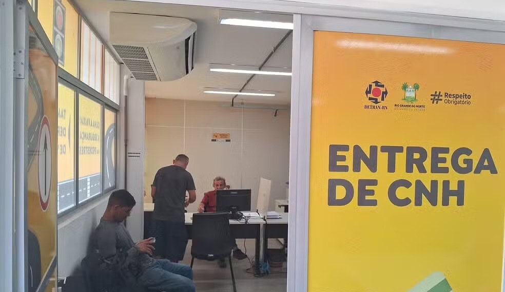 Governo lança aplicativo com aulas gratuitas para CNH e oficializa novas regras nesta terça 1 Sala de entrega de Carteira Nacional de Habilitação do Detran-RN — Foto: Divulgação