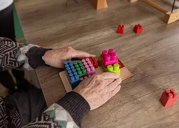 Exercitar a criatividade pode atrasar o envelhecimento cerebral, diz estudo 4 Estudo analisou o impacto do exercício da criatividade ao bom funcionamento cerebral durante a velhice — Foto: Getty Images