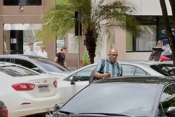 Michelle visita Bolsonaro um dia após anunciar afastamento do PL Mulher