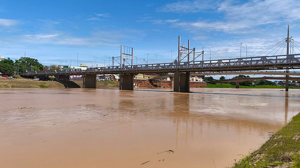 Rio Acre volta a baixar e sai da cota de atenção em Rio Branco; nível amanhece com 9,99 metros