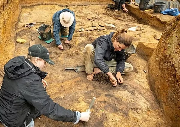 Arqueólogos descobrem evidência mais antiga de uso intencional do fogo por ancestrais humanos