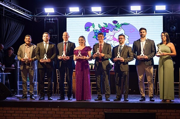 Uma noite de emoção marcou a cerimônia dos prêmios Laço Branco e Laço Lilás pelo Fim da Violência de Gênero