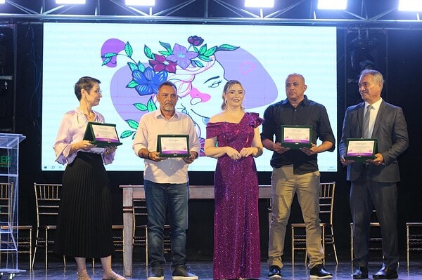 Uma noite de emoção marcou a cerimônia dos prêmios Laço Branco e Laço Lilás pelo Fim da Violência de Gênero