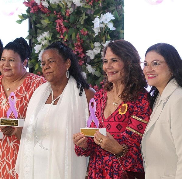 Uma noite de emoção marcou a cerimônia dos prêmios Laço Branco e Laço Lilás pelo Fim da Violência de Gênero