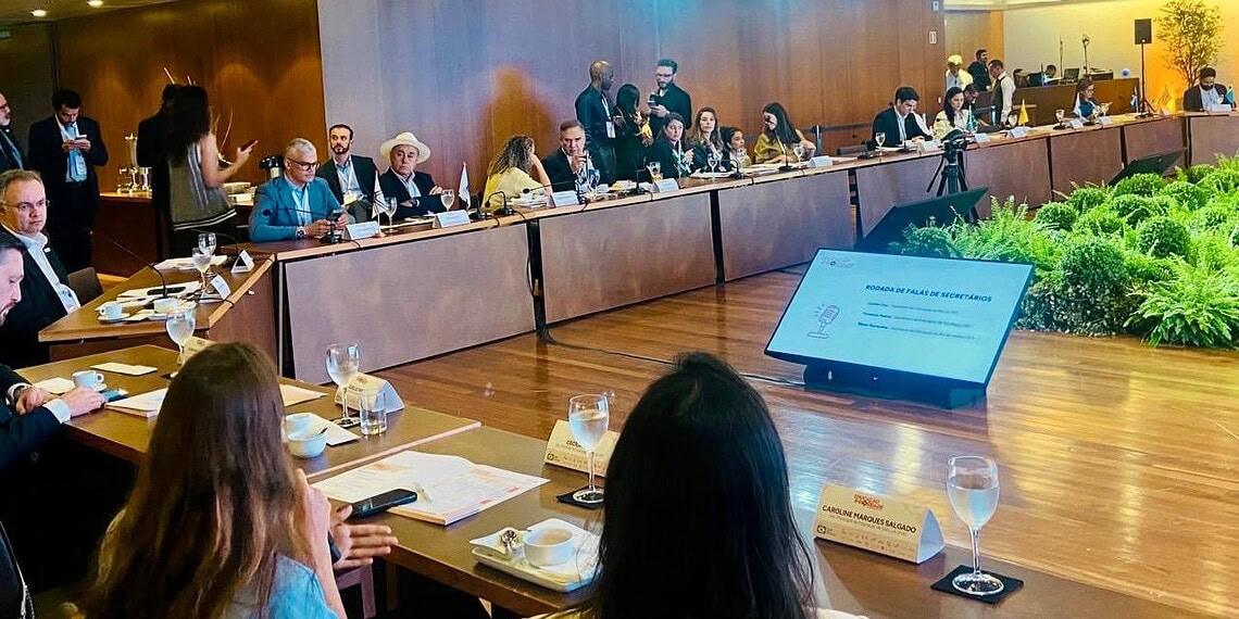 Bocalom destaca avanços e desafios da Educação em Rio Branco em encontro nacional em Brasília