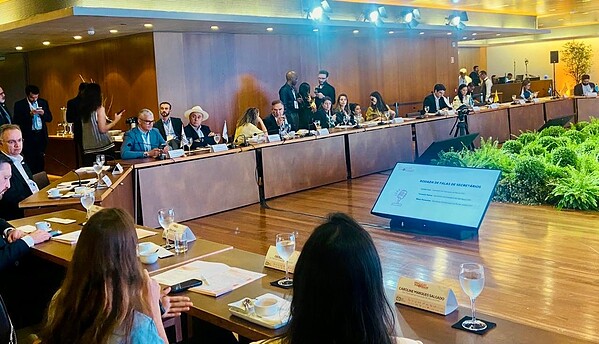 Bocalom destaca avanços e desafios da Educação em Rio Branco em encontro nacional em Brasília