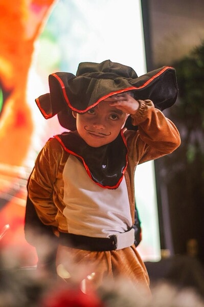 A New Solar School realizou sua Cantata de Natal 2025 com um tema que encantou crianças e adultos: o filme Shrek.