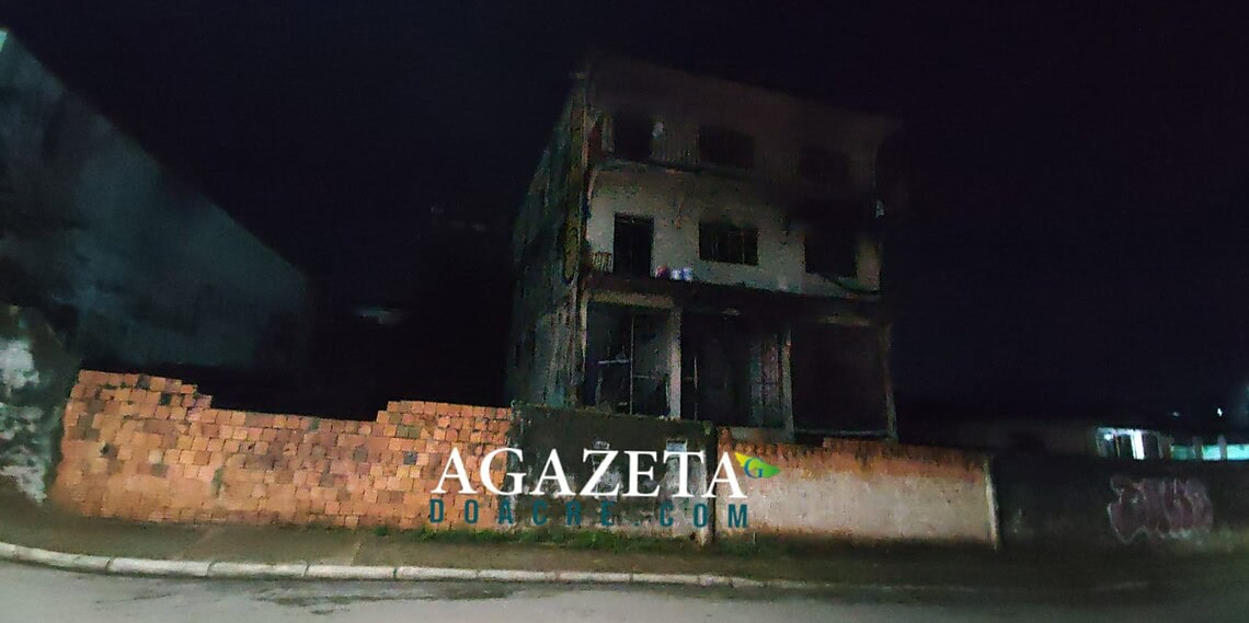 Incêndio é registrado novamente em prédio abandonado próximo ao Hospital da Criança em Rio Branco 1 Incêndio é registrado novamente em prédio abandonado próximo ao Hospital da Criança em Rio Branco