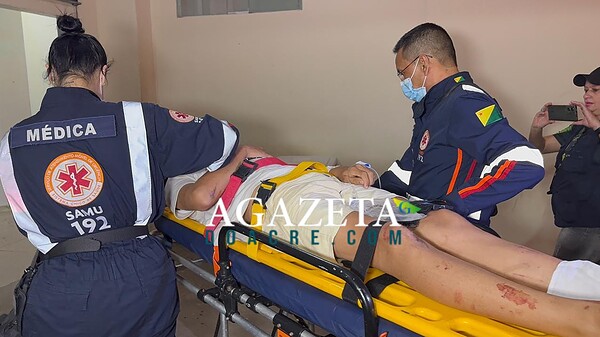 Colisão entre motocicleta e caminhonete deixa adolescente ferido na Baixada da Sobral