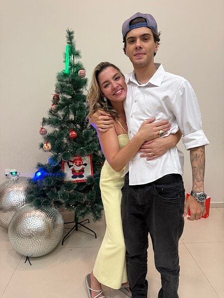 Mariana Tavares comemorou mais um ano de vida no último sábado,13, reunindo amigos próximos em um encontro intimista