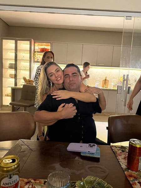 Mariana Tavares comemorou mais um ano de vida no último sábado,13, reunindo amigos próximos em um encontro intimista