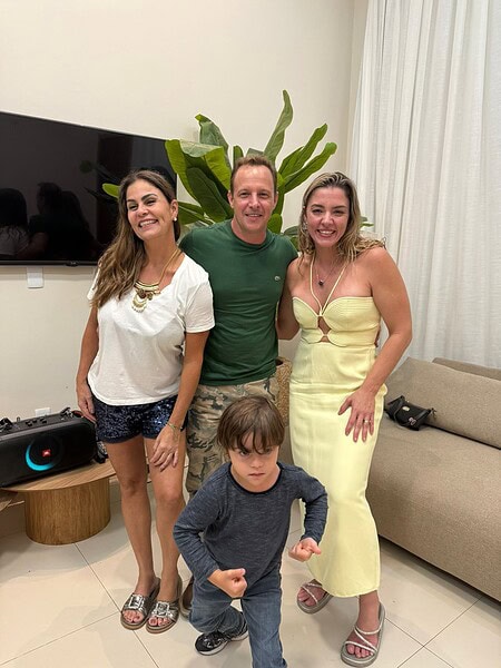 Mariana Tavares comemorou mais um ano de vida no último sábado,13, reunindo amigos próximos em um encontro intimista