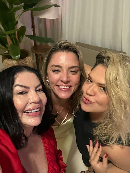 Mariana Tavares comemorou mais um ano de vida no último sábado,13, reunindo amigos próximos em um encontro intimista