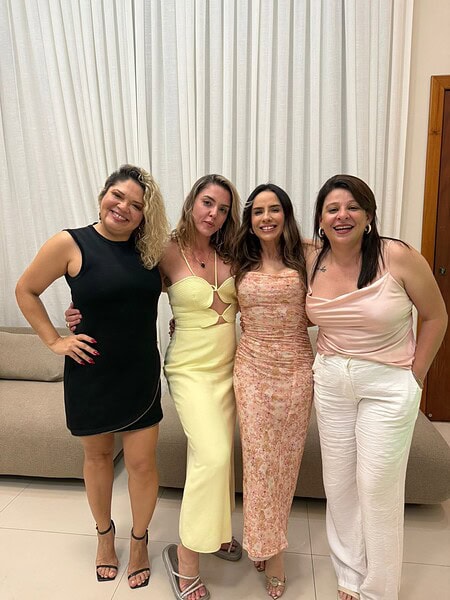 Mariana Tavares comemorou mais um ano de vida no último sábado,13, reunindo amigos próximos em um encontro intimista