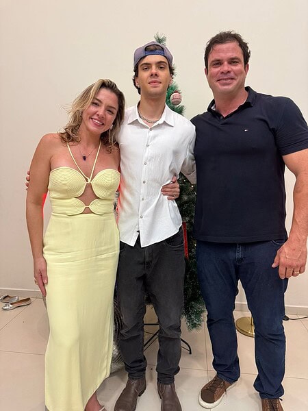 Mariana Tavares comemorou mais um ano de vida no último sábado,13, reunindo amigos próximos em um encontro intimista