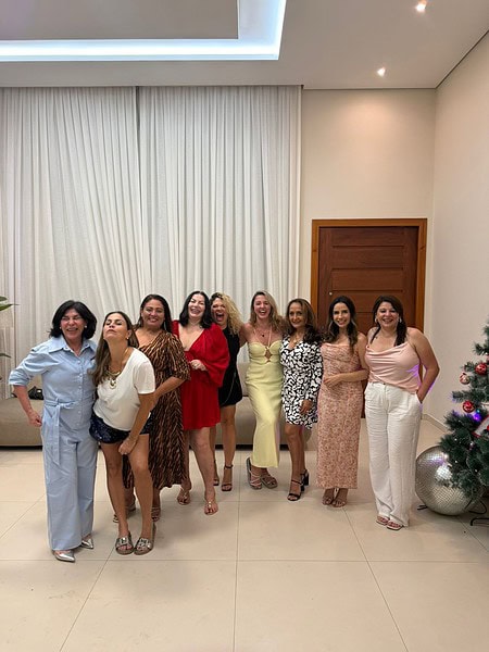 Mariana Tavares comemorou mais um ano de vida no último sábado,13, reunindo amigos próximos em um encontro intimista