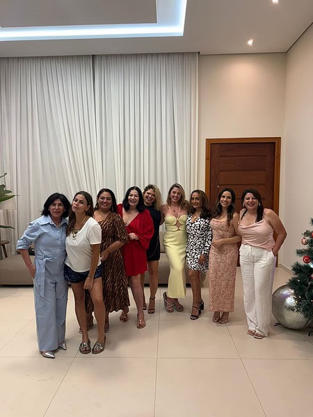 Mariana Tavares comemorou mais um ano de vida no último sábado,13, reunindo amigos próximos em um encontro intimista