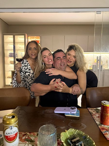 Mariana Tavares comemorou mais um ano de vida no último sábado,13, reunindo amigos próximos em um encontro intimista