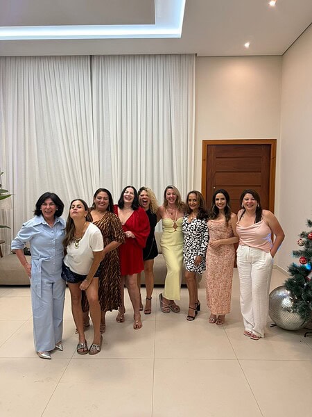 Mariana Tavares comemorou mais um ano de vida no último sábado,13, reunindo amigos próximos em um encontro intimista