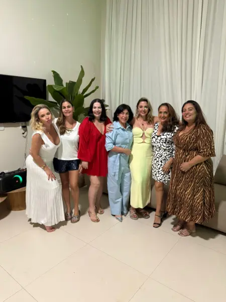 Mariana Tavares comemorou mais um ano de vida no último sábado,13, reunindo amigos próximos em um encontro intimista