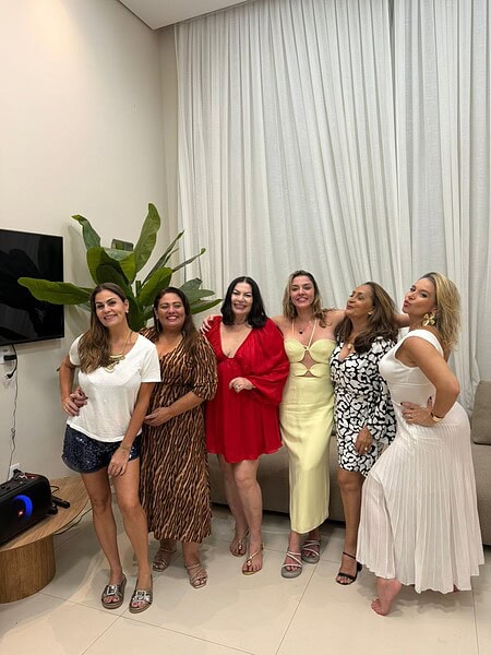 Mariana Tavares comemorou mais um ano de vida no último sábado,13, reunindo amigos próximos em um encontro intimista