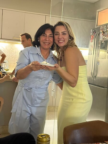 Mariana Tavares comemorou mais um ano de vida no último sábado,13, reunindo amigos próximos em um encontro intimista