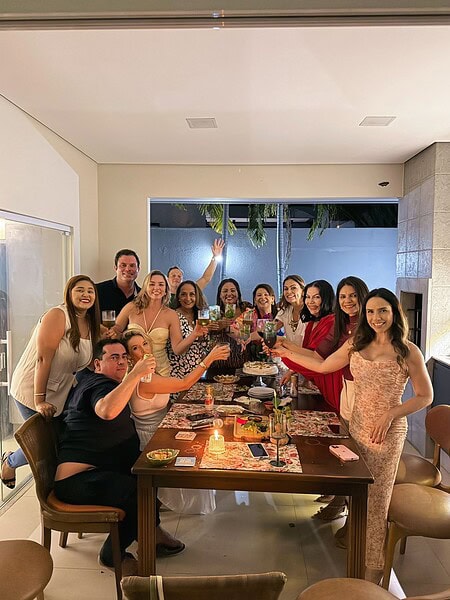 Mariana Tavares comemorou mais um ano de vida no último sábado,13, reunindo amigos próximos em um encontro intimista