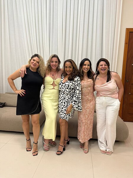 Mariana Tavares comemorou mais um ano de vida no último sábado,13, reunindo amigos próximos em um encontro intimista