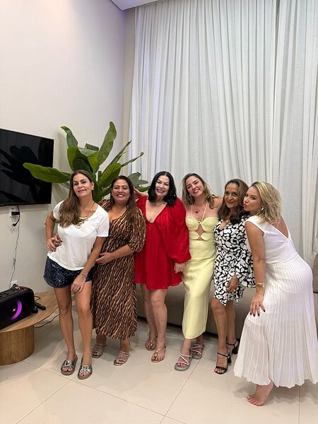 Mariana Tavares comemorou mais um ano de vida no último sábado,13, reunindo amigos próximos em um encontro intimista