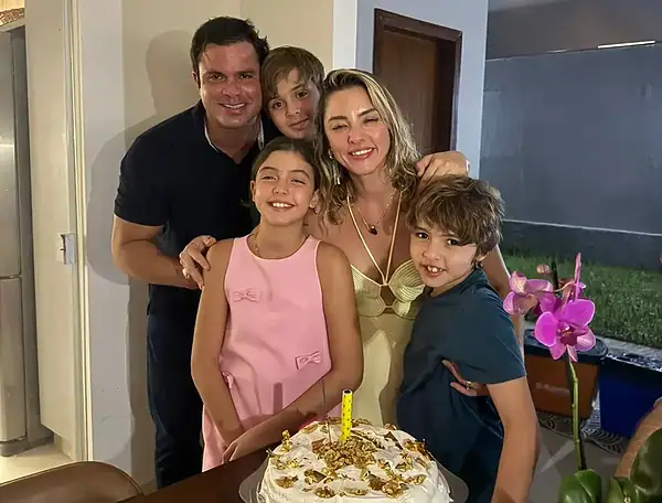 Mariana Tavares comemorou mais um ano de vida no último sábado,13, reunindo amigos próximos em um encontro intimista