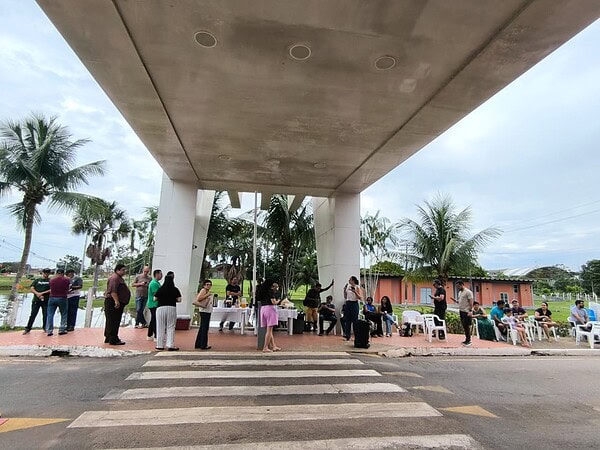 Técnicos da Ufac protestam por cumprimento de acordo de greve e valorização da carreira
