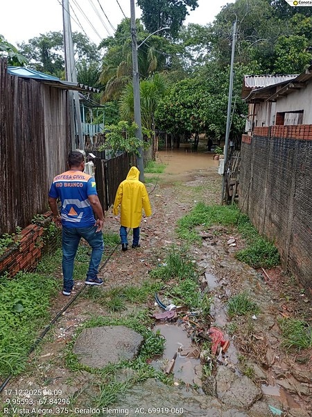 Chuva intensa alaga ruas, eleva igarapés e dificulta tráfego em bairros de Rio Branco; FOTOS 6 Chuva intensa alaga ruas, eleva igarapés e dificulta tráfego em bairros de Rio Branco; FOTOS
