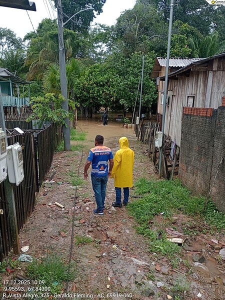 Chuva intensa alaga ruas, eleva igarapés e dificulta tráfego em bairros de Rio Branco; FOTOS 4 Chuva intensa alaga ruas, eleva igarapés e dificulta tráfego em bairros de Rio Branco; FOTOS