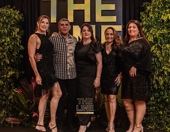 As arquitetas Paula Dossa e Rose Moretto assinaram a festa The Line, uma celebração em homenagem ao Dia do Arquiteto no Gran Reserva