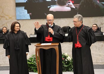 Sérgio Cunha Mendonça toma posse para terceiro mandato como procurador-geral do MPC-AC