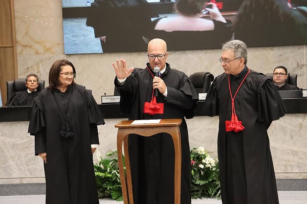 Sérgio Cunha Mendonça toma posse para terceiro mandato como procurador-geral do MPC-AC