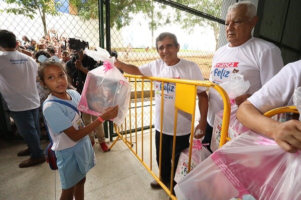 Sistema Fecomércio-Sesc-Senac Acre entrega quase 4 mil presentes a crianças em situação de vulnerabilidade