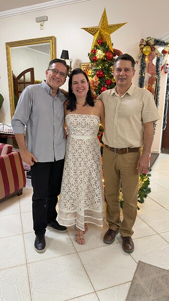 Siberman Holanda e Mariane Lavocat celebraram, na última terça-feira,16, suas Bodas de Prata, marcando 25 anos de cadados