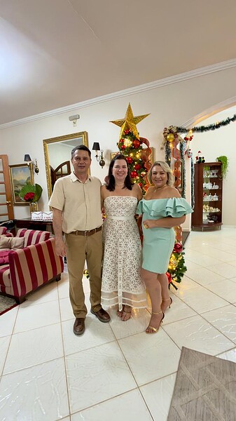 Siberman Holanda e Mariane Lavocat celebraram, na última terça-feira,16, suas Bodas de Prata, marcando 25 anos de cadados