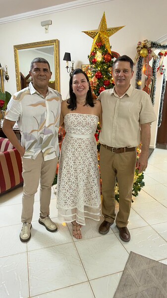 Siberman Holanda e Mariane Lavocat celebraram, na última terça-feira,16, suas Bodas de Prata, marcando 25 anos de cadados